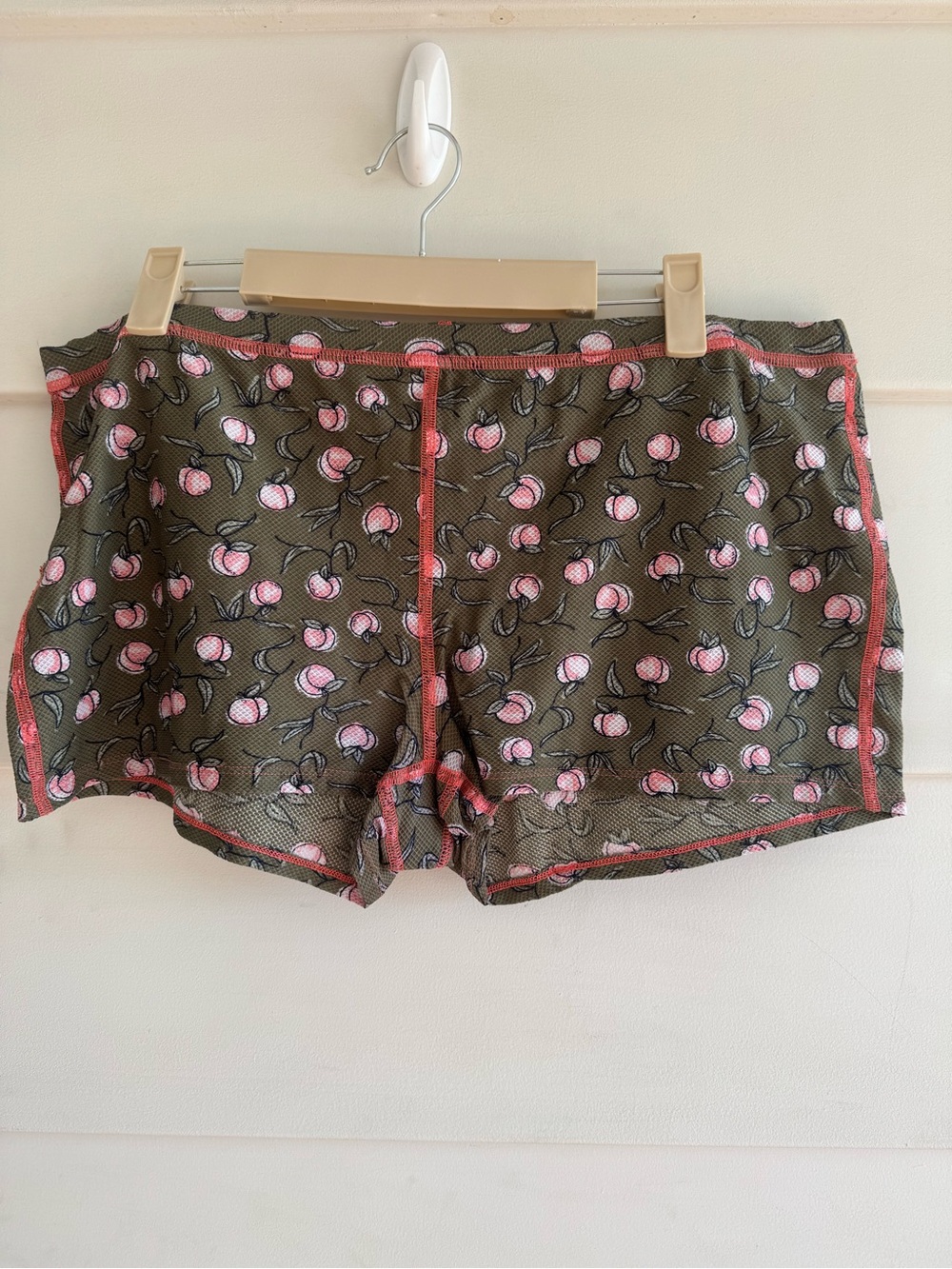 Duluth Trading Peach Print Green Booty Shorts L